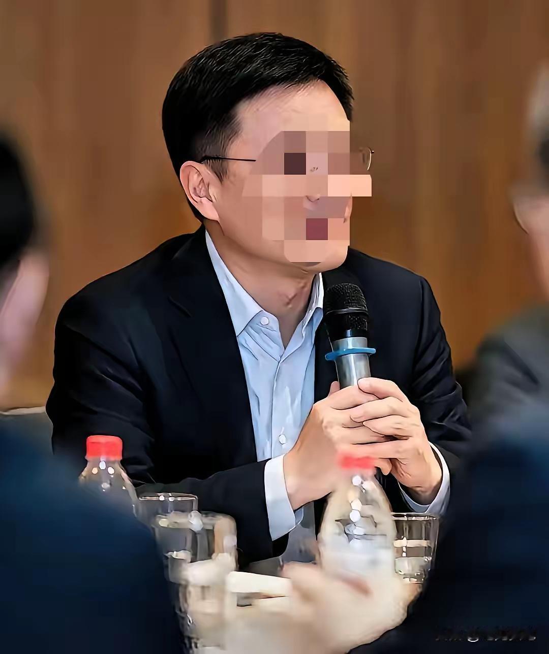 我问了我爸一个问题："赵海峰那种层次的人，想要什么女人没有，干嘛非干这种糊涂事