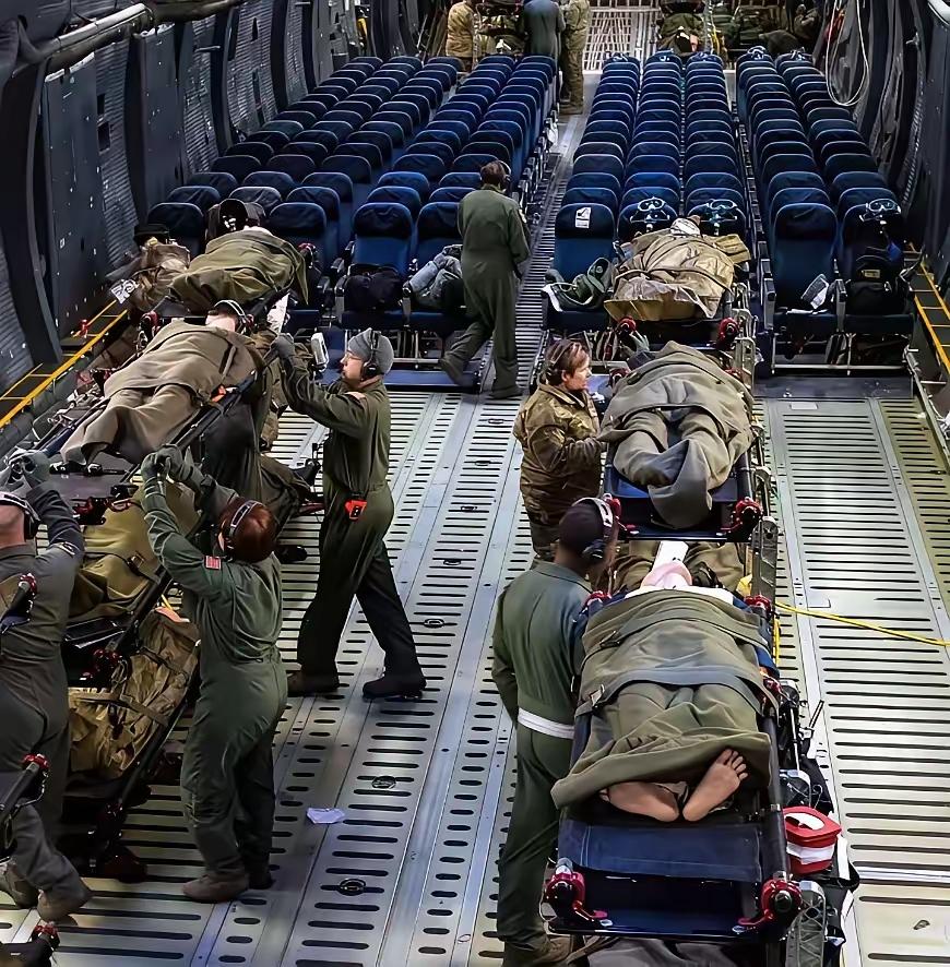 你看到的这张照片，没有硝烟，没有枪炮，却藏着现代战争最残酷也最真实的一面——一架