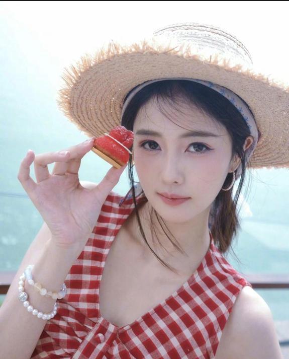 1.白鹿能走红，其实和老板给到的资源、扶持没有太大关系，《奔跑吧》这份资源也并
