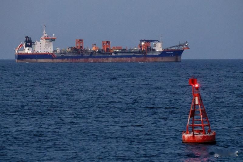 为何红海的油轮大军拯救不了石油市场媒体大肆渲染了一则看似美好的故事：30艘载