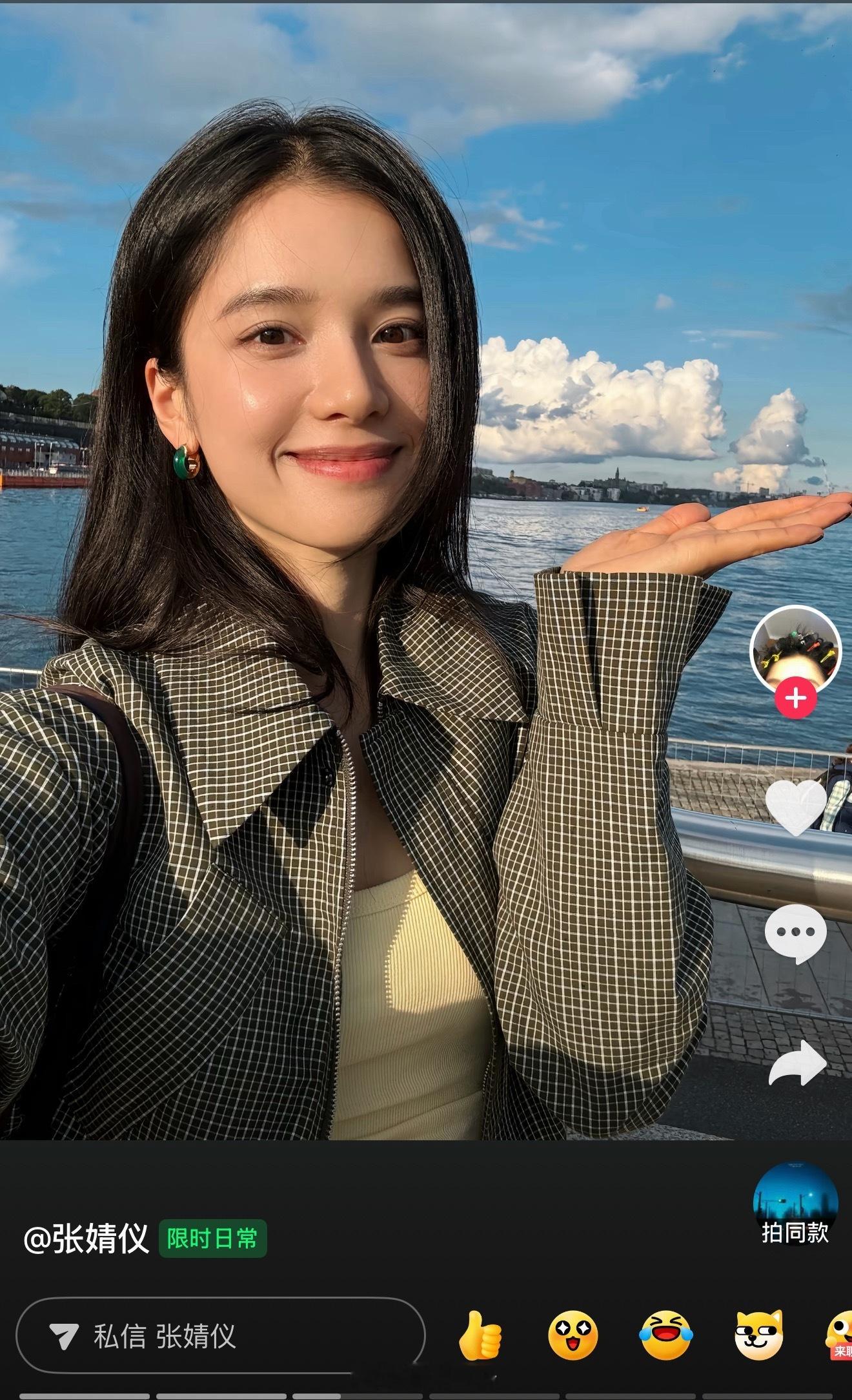 街拍女神张婧仪，简单的穿搭总能被她穿出高级感，天生贵气。​​​