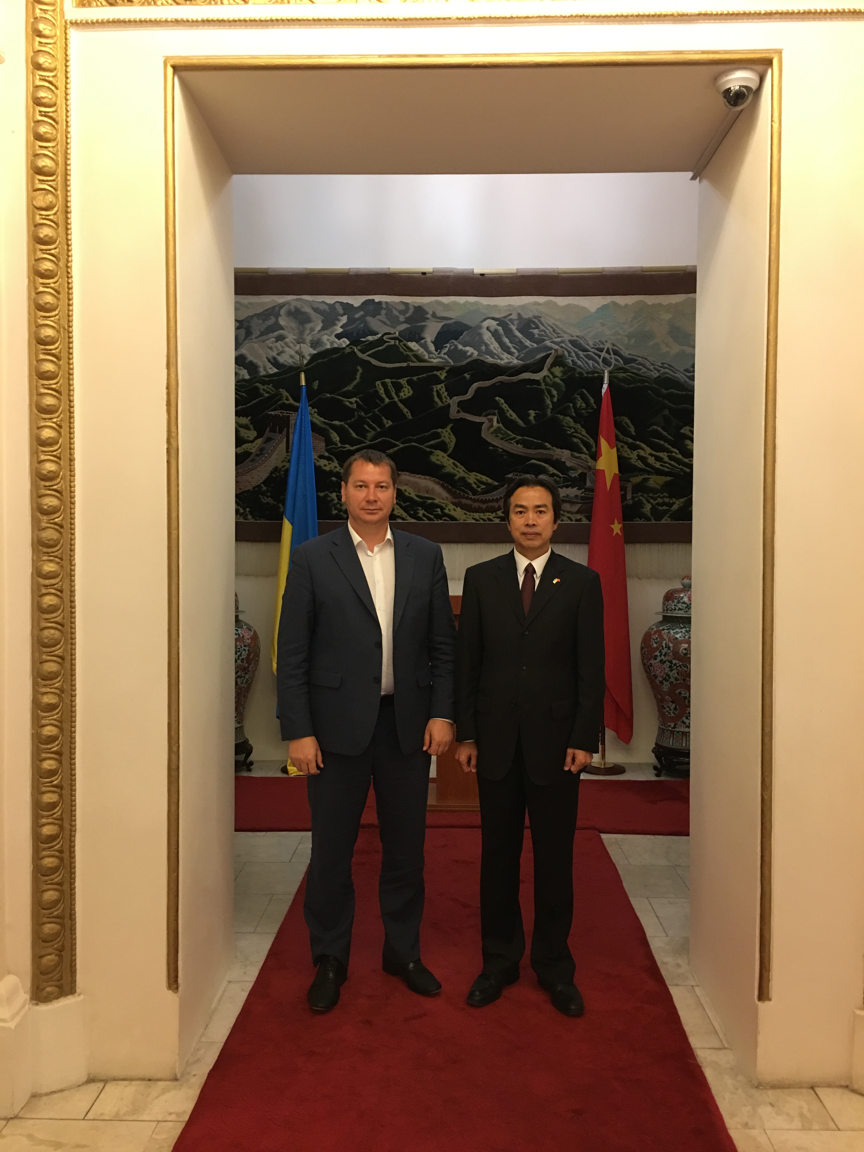 驻乌克兰大使杜伟会见赫尔松州州长戈尔杰耶夫