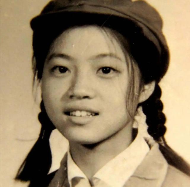 1969年，21岁的女知青廖晓东，嫁给了一贫如洗的老光棍。新婚夜，廖晓东一脸娇羞