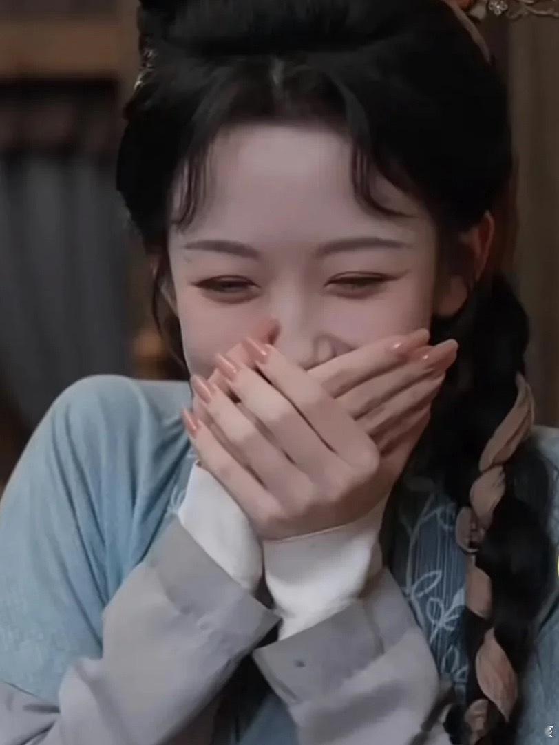 韩雨彤的好多剧仿佛都热衷于美甲这也太出戏啦