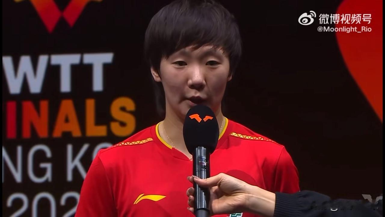 曼昱夺冠采访：这句话很温馨！王曼昱赛后说：非常感谢球迷们，对中国乒乓球队的喜爱