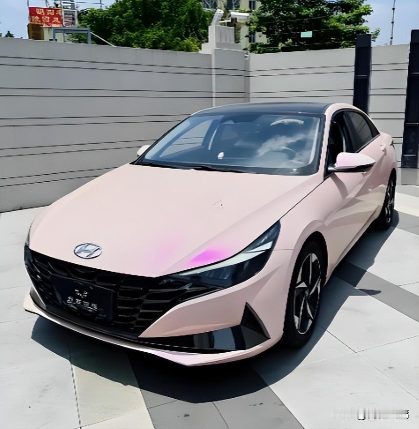 十万级家轿对决：轩逸成爆款，伊兰特为啥遇冷？10万块选家用轿车，轩逸销量常