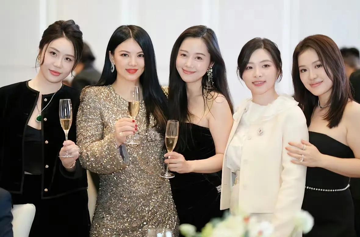 李湘真的瘦了！没露面的日子，她都在偷偷瘦身，而且效果显著。