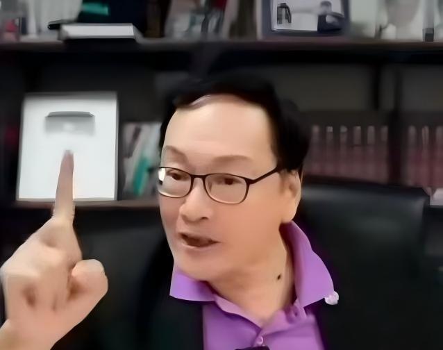 台湾媒体人杨实秋曾喊话赖清德：“你最看不起的蒋介石，两个儿子都在台湾，与台湾共存