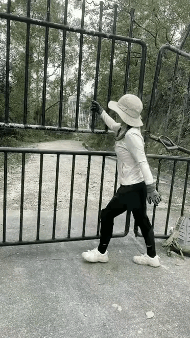 美女觉得她很牛的样子，其实我觉得她输的很彻底，这年头都喜欢前凸后翘的身材，没有人