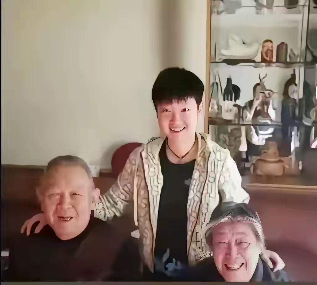 【孙颖莎2026年除夕回老家，7年来首次在家过春节，其乐融融】除夕前一天，从海口