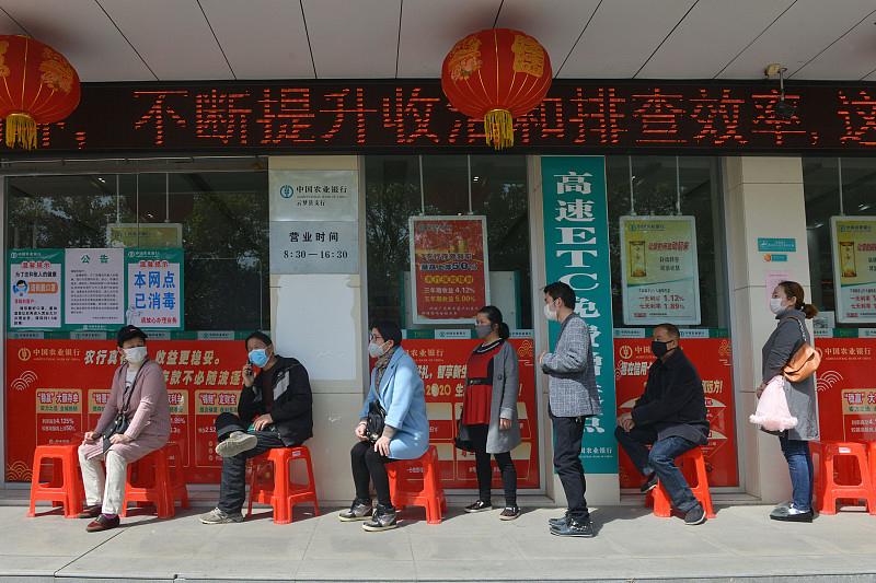 灵活就业注意！火爆的“社银贷”：贷款交社保，退休用养老金还款，要谨慎最近湖北