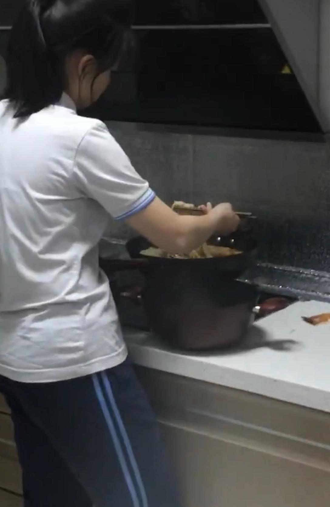 不会打车就是“巨婴”吗？我14岁的女儿，让我重新想明白一件事！前几天，我14岁