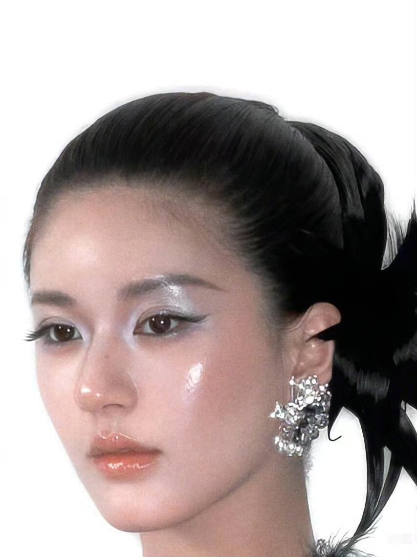 竟然有人说赵露思和赵丽颖长得像，大家认为呢？