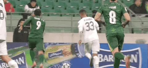 北京国安和香港大埔发生冲突。张玉宁这个动作还挺搞笑的，随后下半场，张玉宁推射破