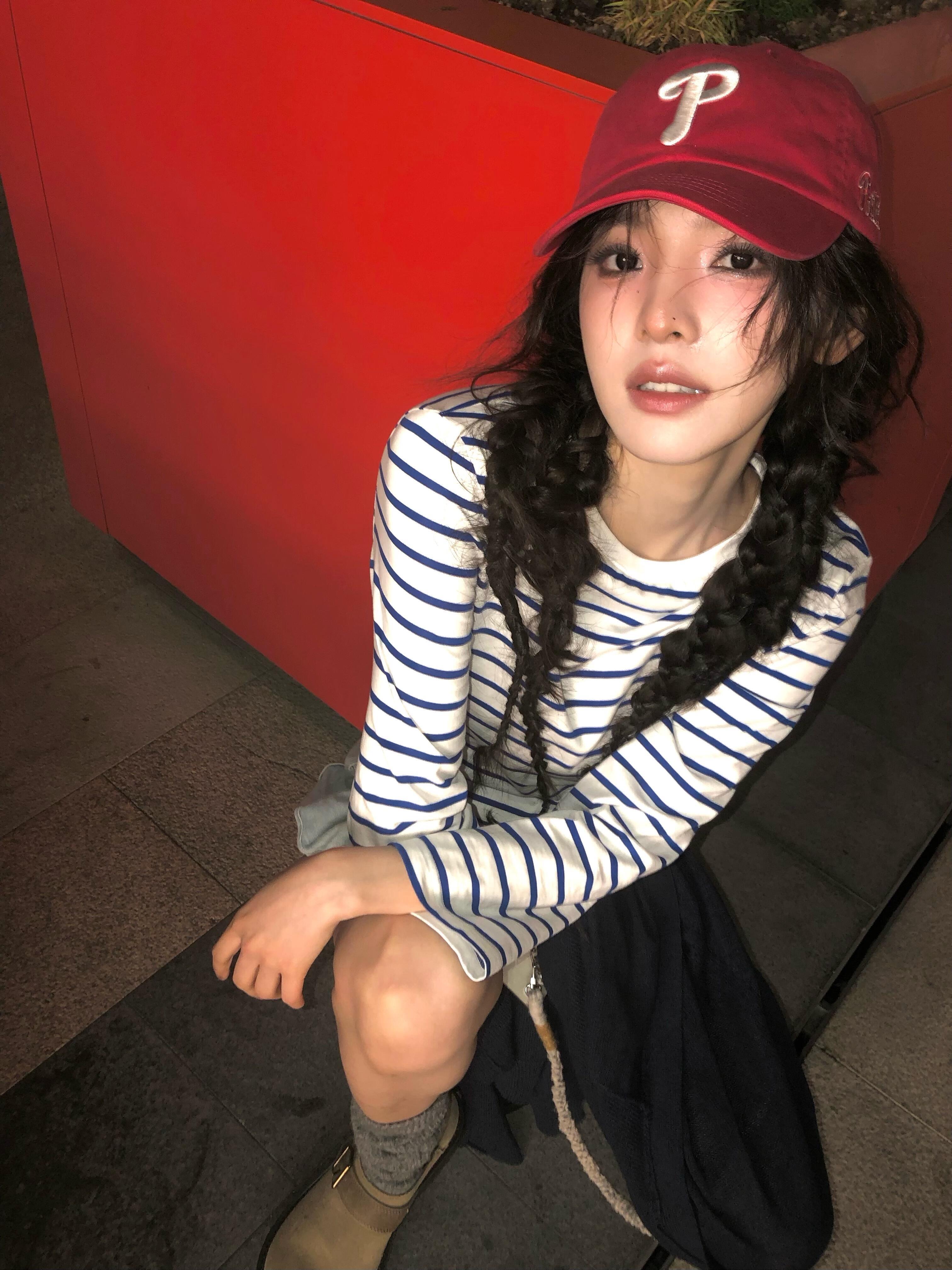 我不知道啊戴上小红帽就能出片吗女神又来提供拍照模版了…出片如此简单章若楠麻花辫