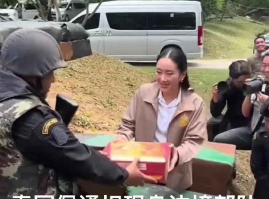 佩通坦婉拒了中方的劝架，誓要柬埔寨付出代价，轮到洪森难逃一劫？7月25日，泰柬