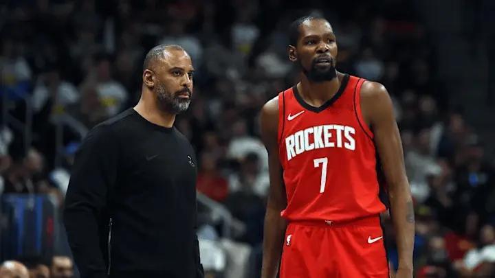 输球最大问题是防守，火箭漏勺太多了。饭乔丹受伤时候就说过，火箭能防后卫的就阿门和