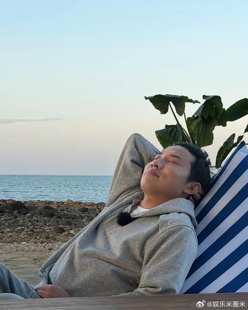 徐志胜最应该感谢的女人出现了不是孟子义，而是最喜欢拍照的沈月，她居然给徐志胜拍出