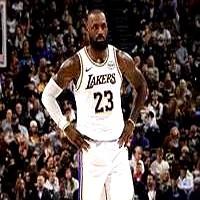 斯玛特一场没打，湖人的遮羞布就没了。老詹最近5场球，场均摸球才68次，创了近