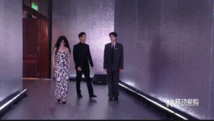 今天晚上红毯最有节目效果的三人组哈哈哈哈哈哈哈哈，我看了好几遍，魏大勋李现春夏三