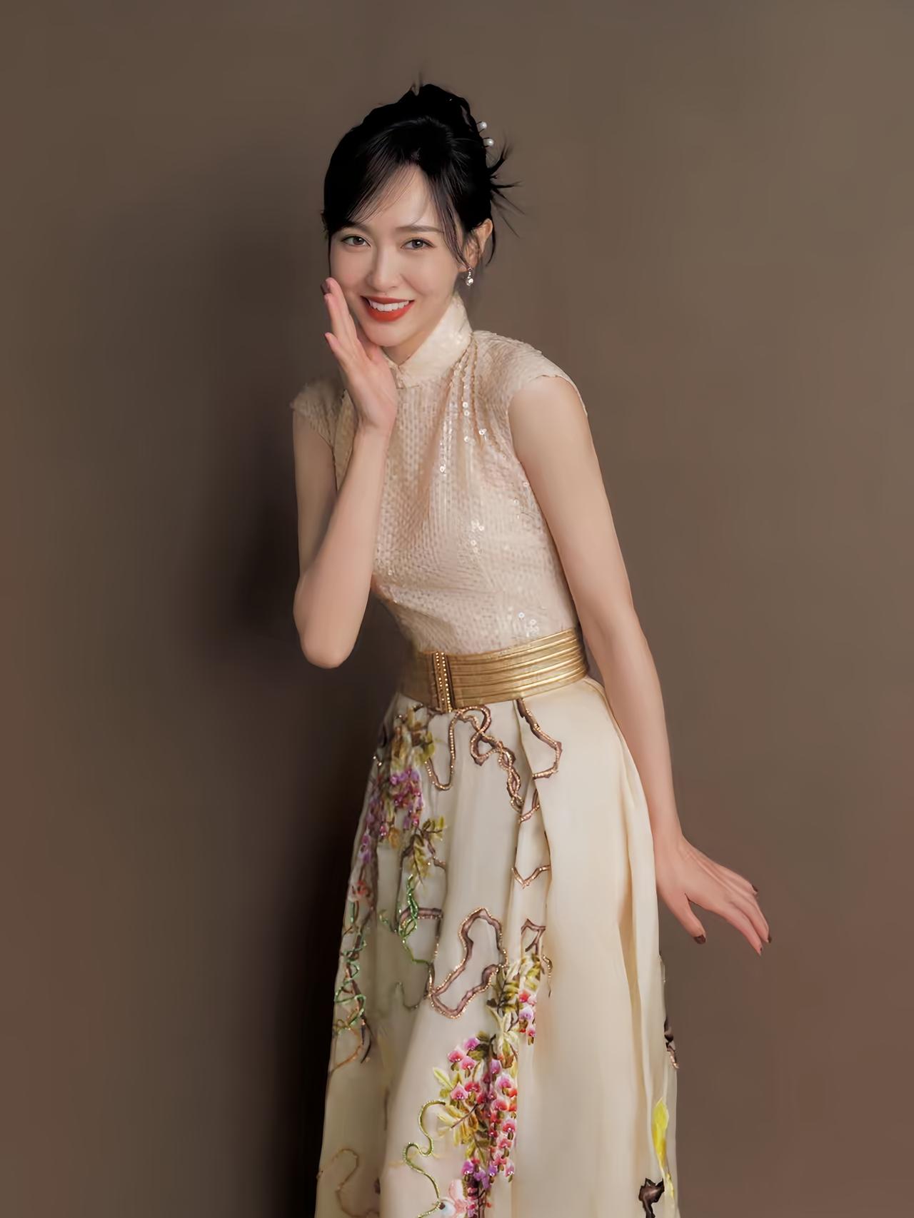 唐嫣美了美了！[比心][比心][比心]唐嫣风采依旧！[赞][赞][赞]唐嫣气