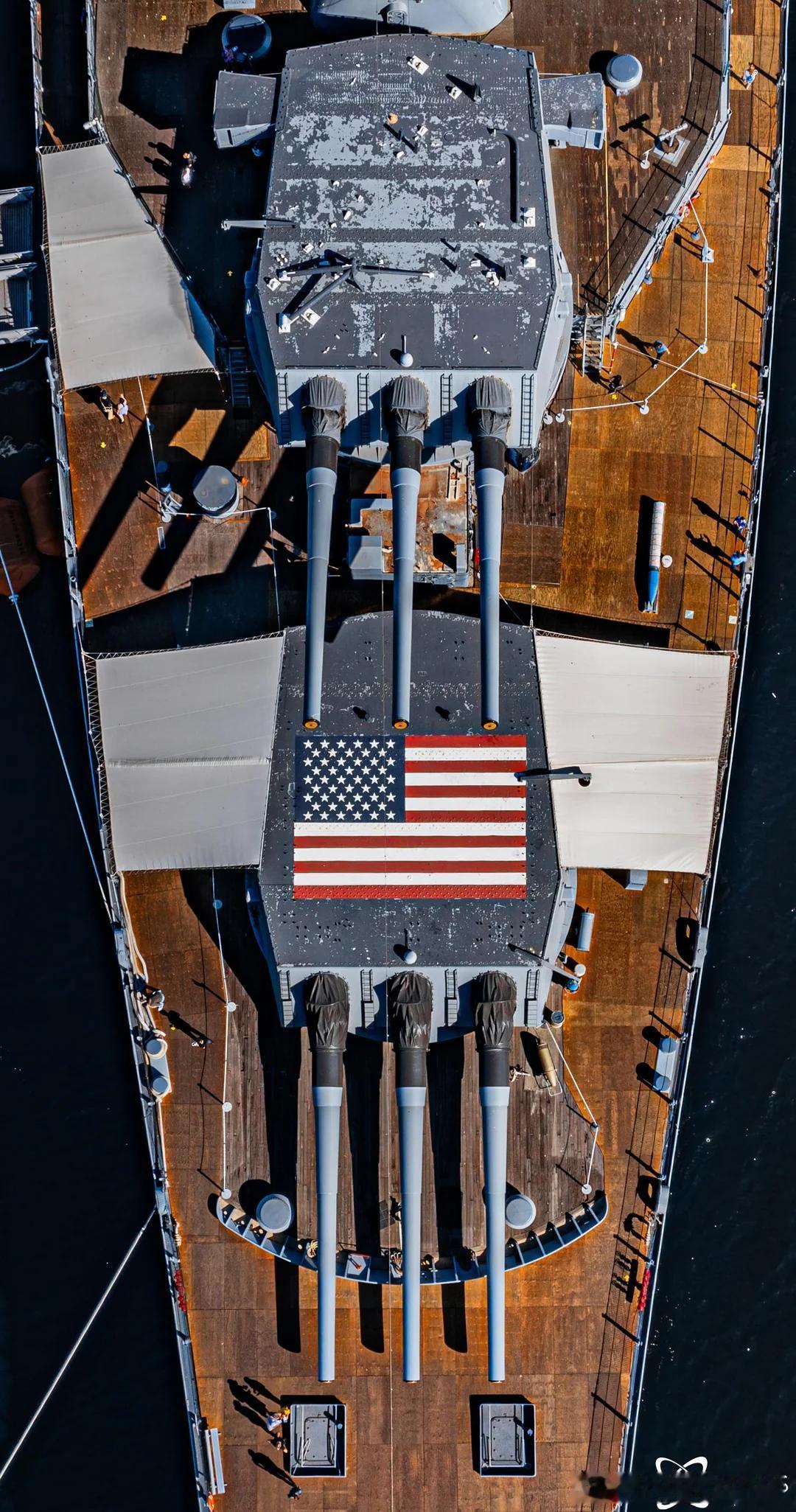 “衣阿华号”战列舰（USSIowa，BB-61）**是“衣阿华级”战列舰的首舰