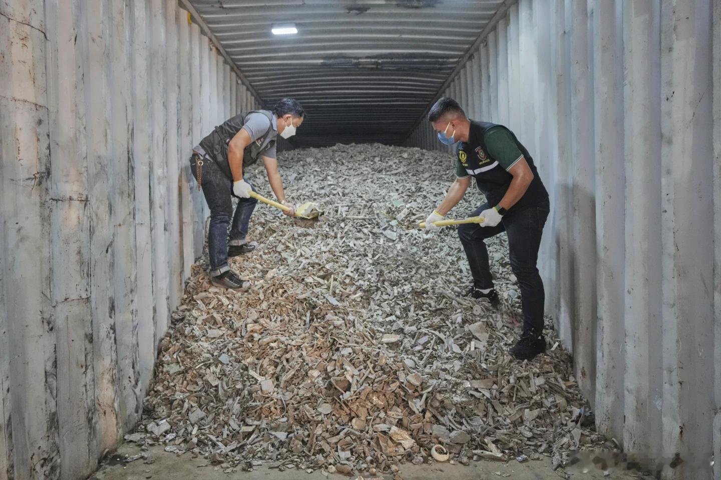 泰国表示，在曼谷港查获了238吨从美国非法进口的电子垃圾，这些垃圾装在10个集装