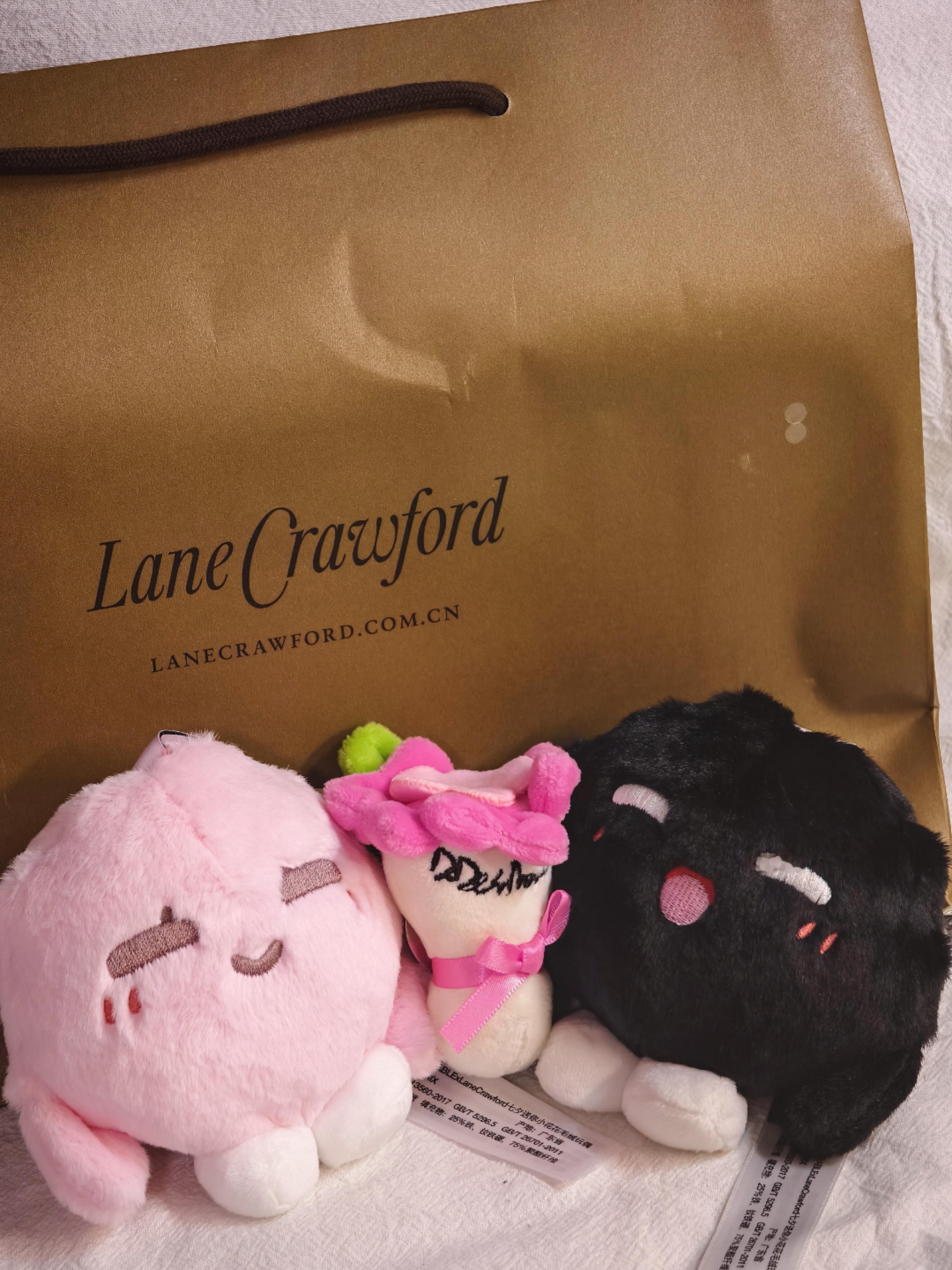 收到連卡佛LaneCrawford和D.DESIRABLE的联名挂件喽好萌