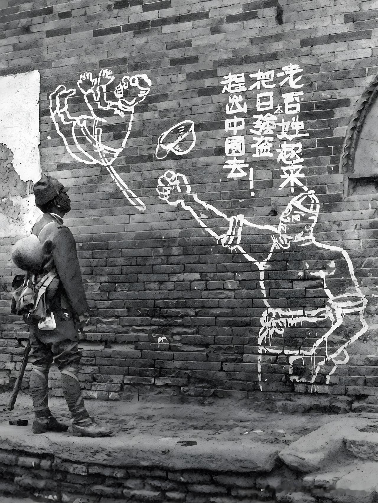 1938年，一张耐人寻味的老照片1938年的中国战地，一名日本士兵驻足凝望