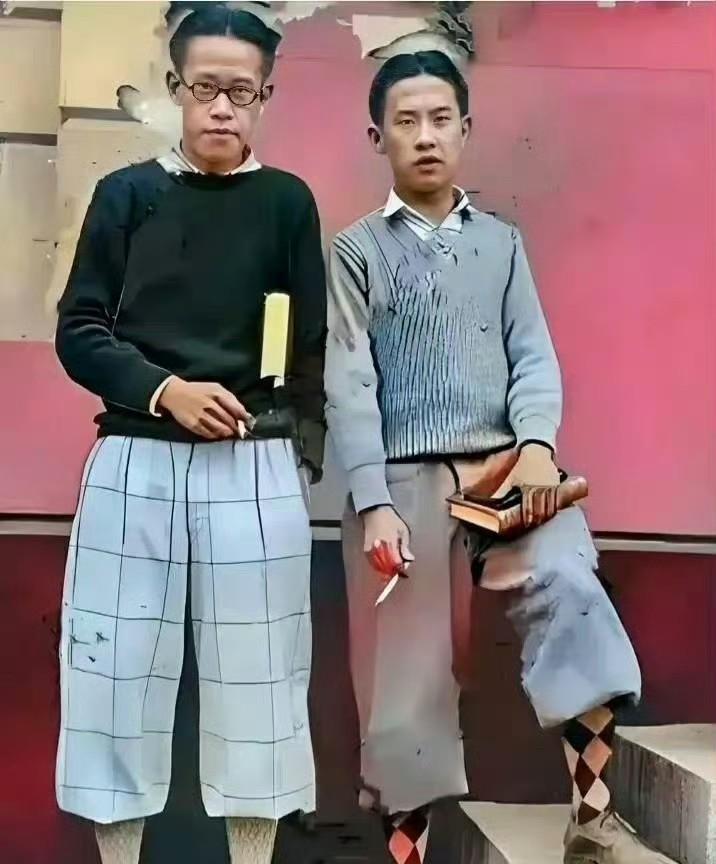 袁世凯的两个儿子：据说是当年很多女生都喜欢的类型。[狗头]