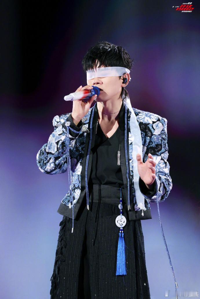 张杰200场演唱会没演够张杰达成200场演唱会里程碑不知不觉张杰竟然演了200场