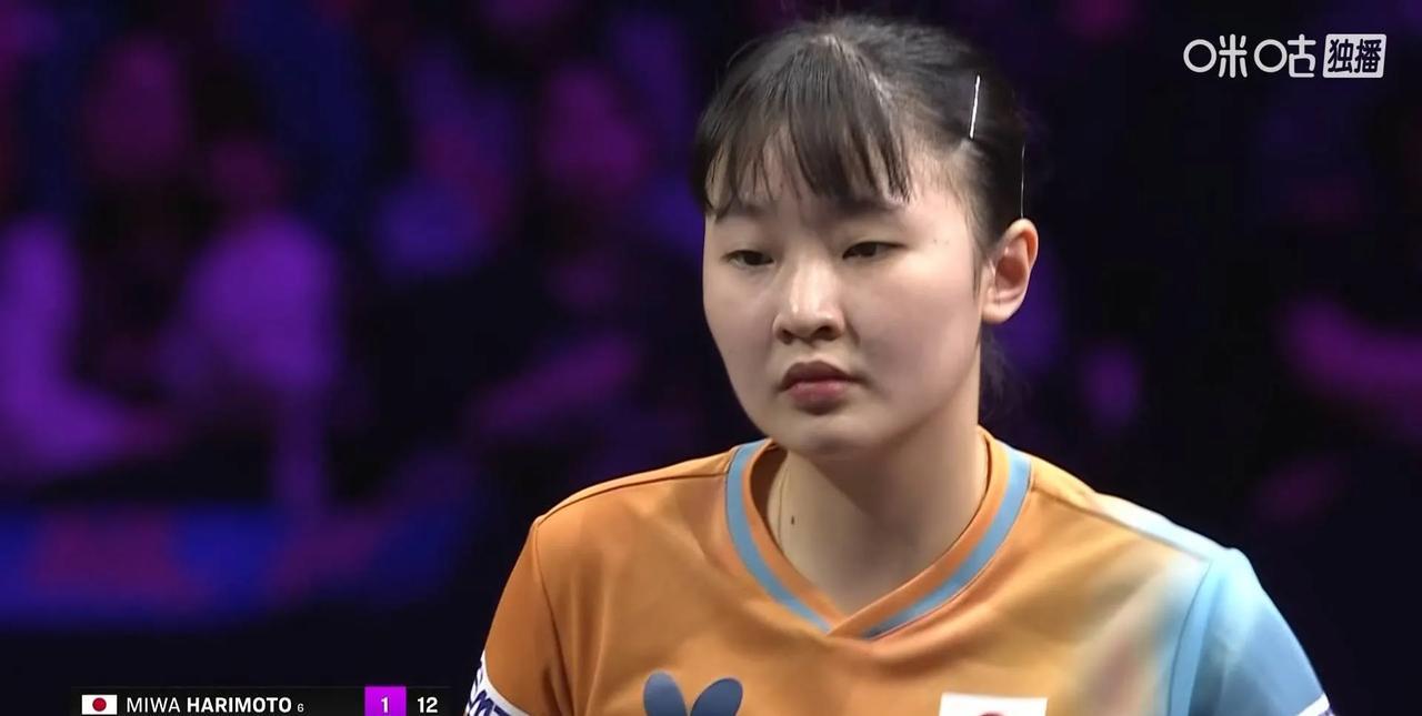 21岁申裕斌和17岁张本美和的比赛正在进行中，这两位运动员也是国乒未来最主要的两