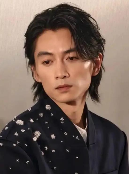 陈晓，你也该振作起来了！这两天，陈晓前妻陈妍希的恋情闹得沸沸扬扬，听说她和小