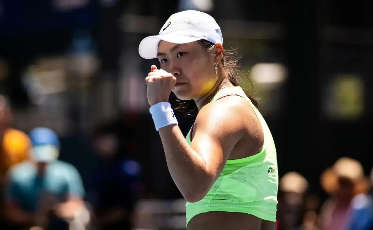 ✅快讯，WTA500阿布扎比女单首轮比赛冷门迭爆🔥🔥[赞]印尼小将曾丽美