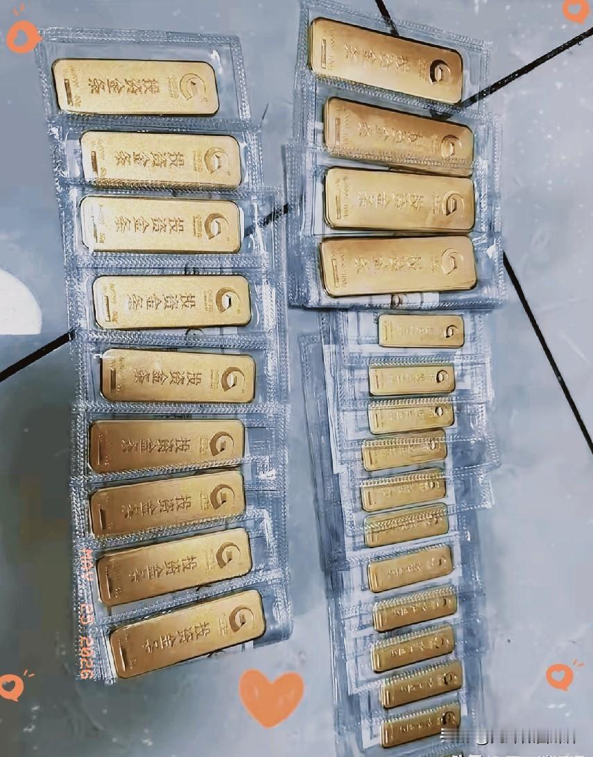 刚卖黄金的人，今天估计又要拍大腿了，就在昨天暗金金价一路涨到1017/克，而