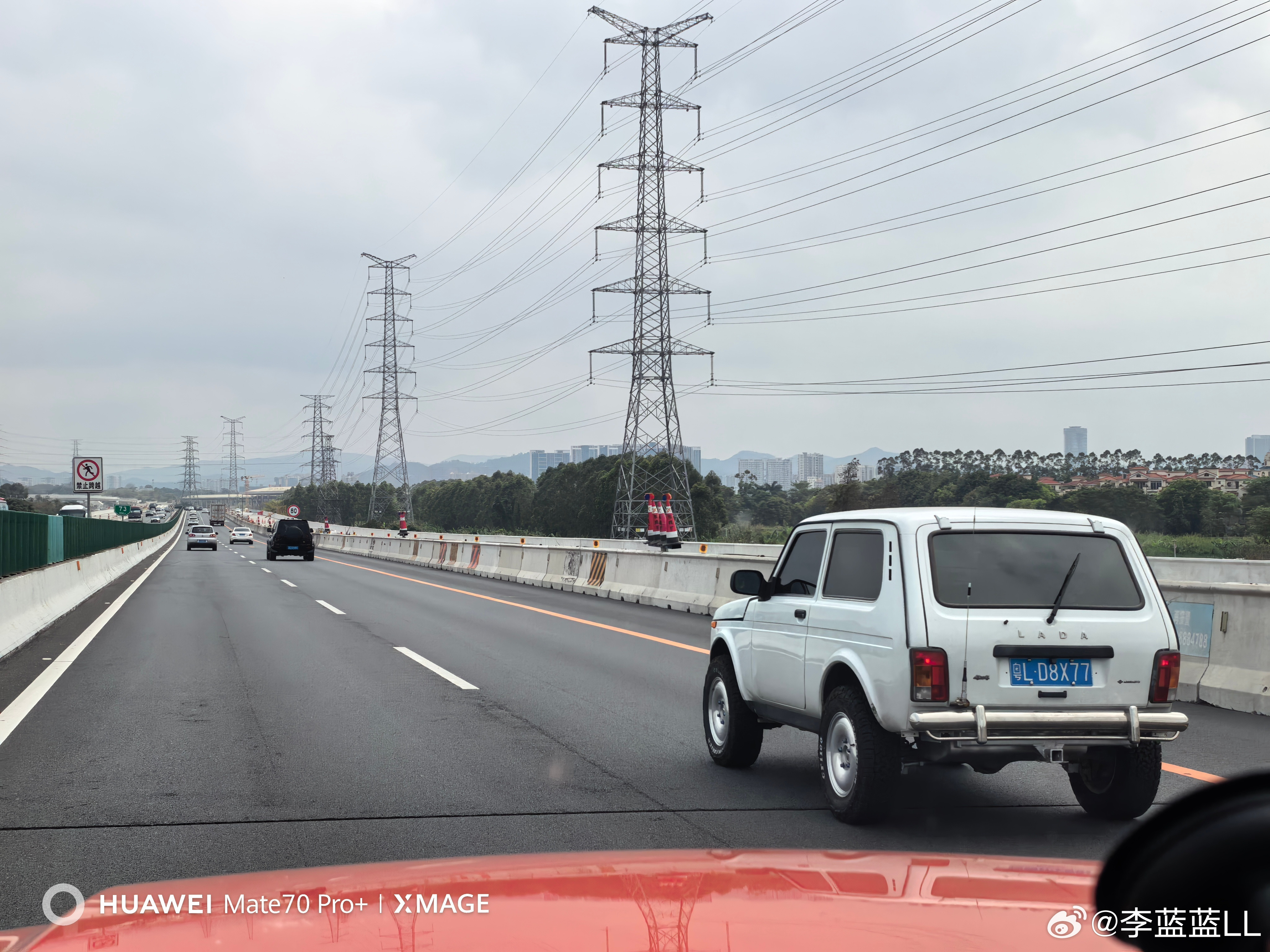 我靠，我这是看见个什么东西？