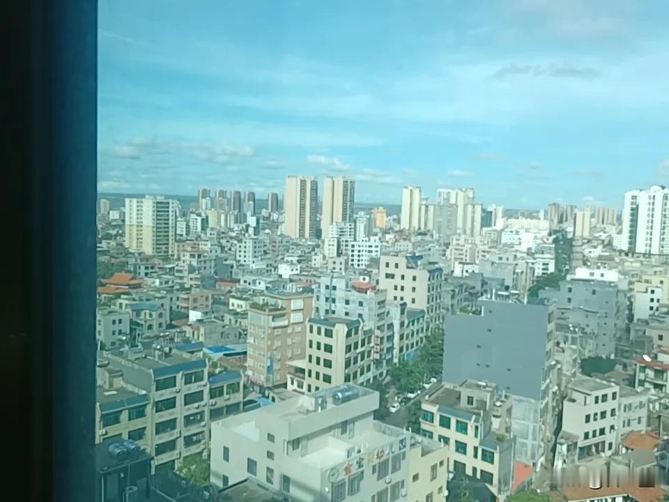 我表妹坐月子时，她公婆不出钱也不过来照顾，两人跑去大姑姐那，去旅游，在旅游途中出