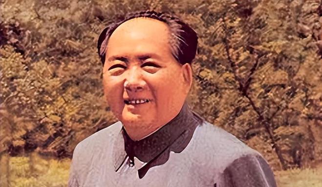 1958年，曾经保卫过党中央进北平的大功臣王范，一夜之间被连降十级王范，190