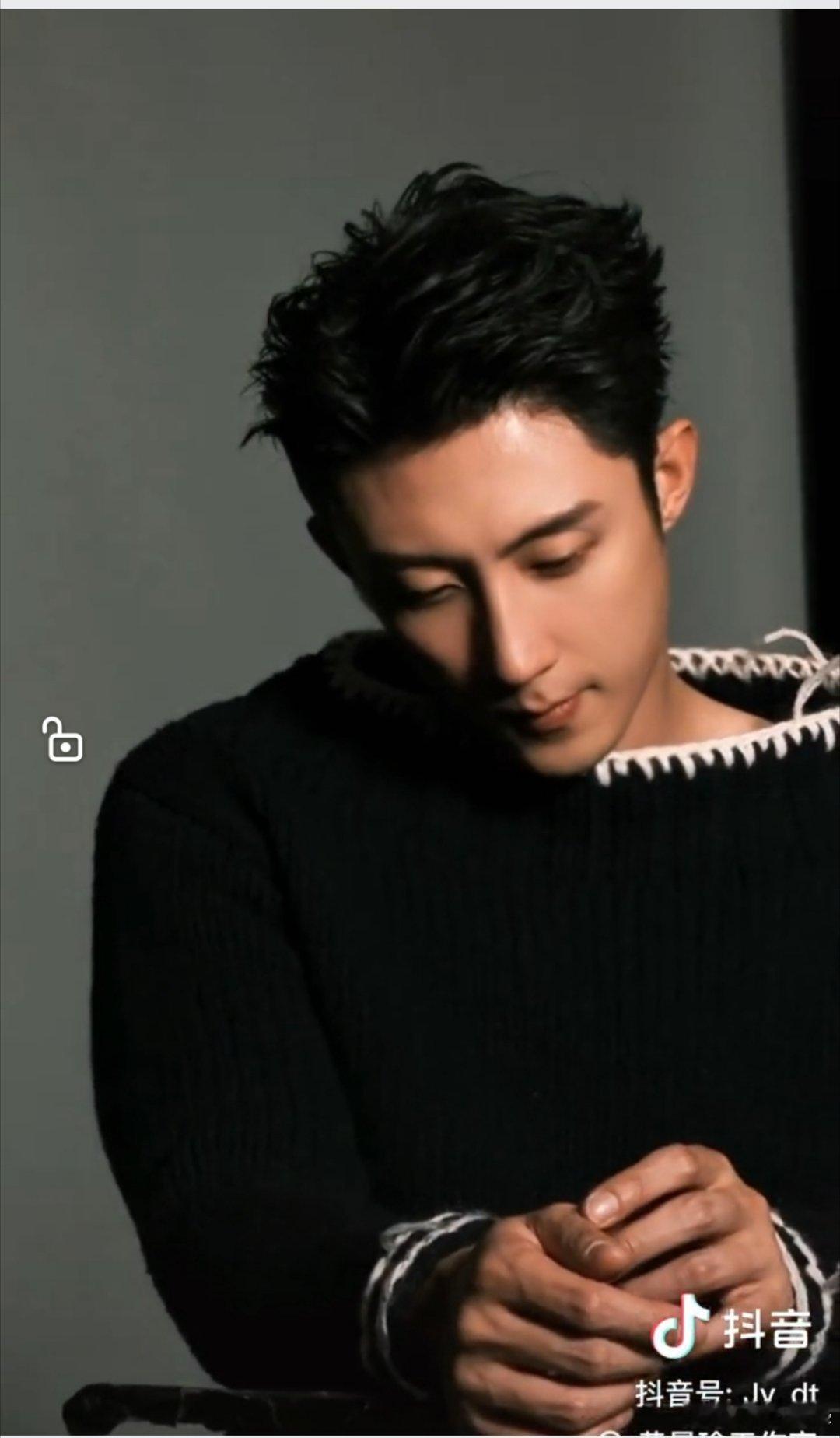 贵社摄影师父亲在哪高就……花絮里美得仿佛绽放的花。好漂亮。