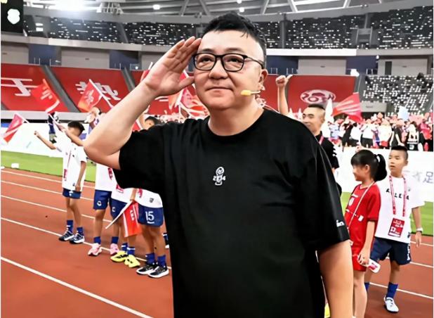 董路又干了一件大事：中国足球小将，成了西班牙人青训的赞助商😭刷到一个视频，董