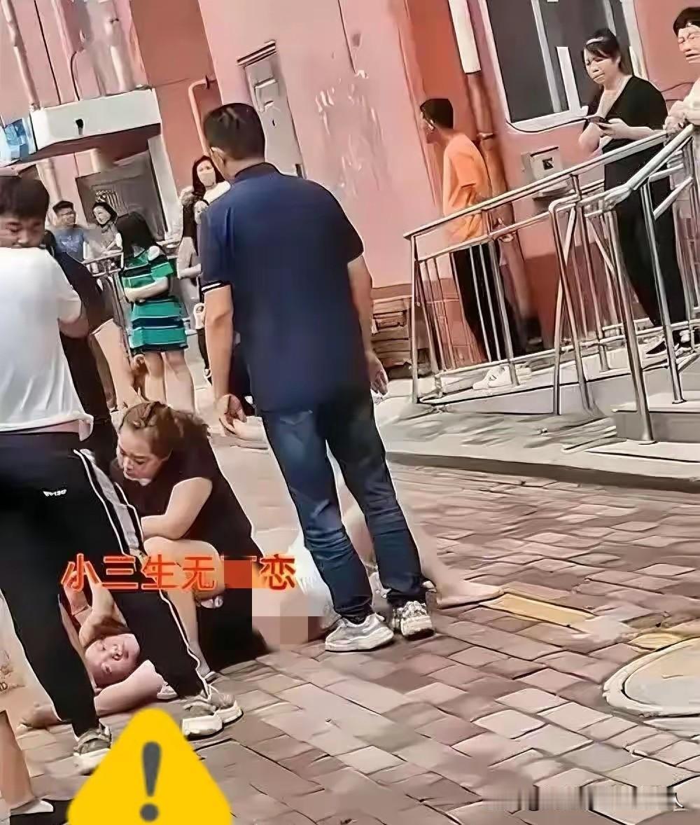 这事看法院的基本态度一致：保护配偶的合法权益，不支持用共同财产来养小三。男人