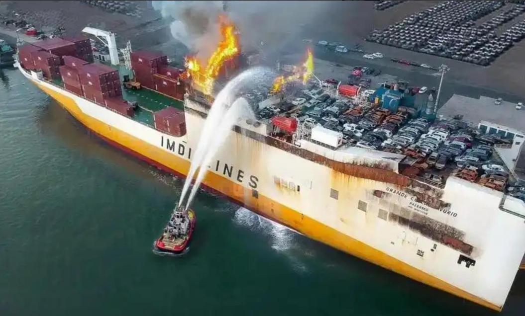 晨光号货轮在美出事，3000辆车全毁，船上150人，知情人爆细节晨光号货轮，
