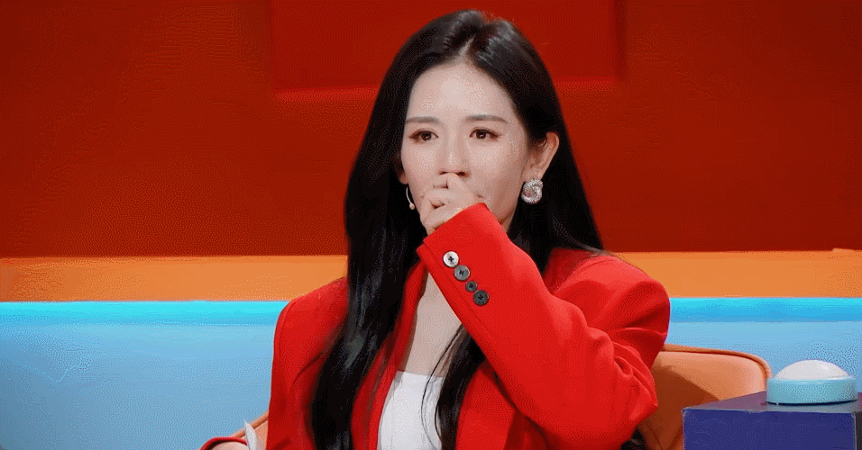 谢娜因为同一个人哭3次谢娜在节目里被刘斌狠狠戳中泪点！三连舞台次次落泪各有触动，