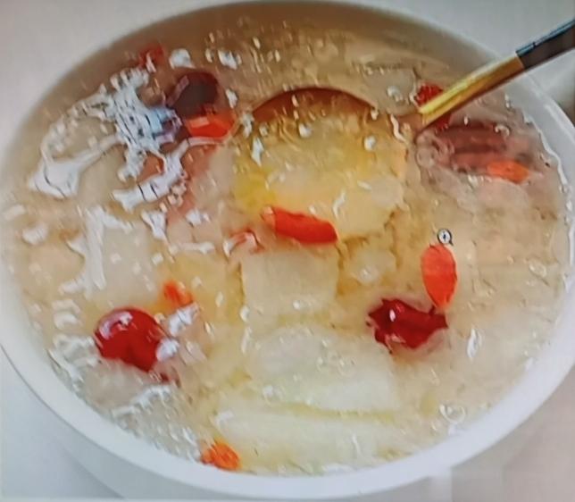 老话说“女人养肝，脸上无斑”，真不是瞎扯！给姐妹们分享几款养肝汤，喝着喝着就把肝