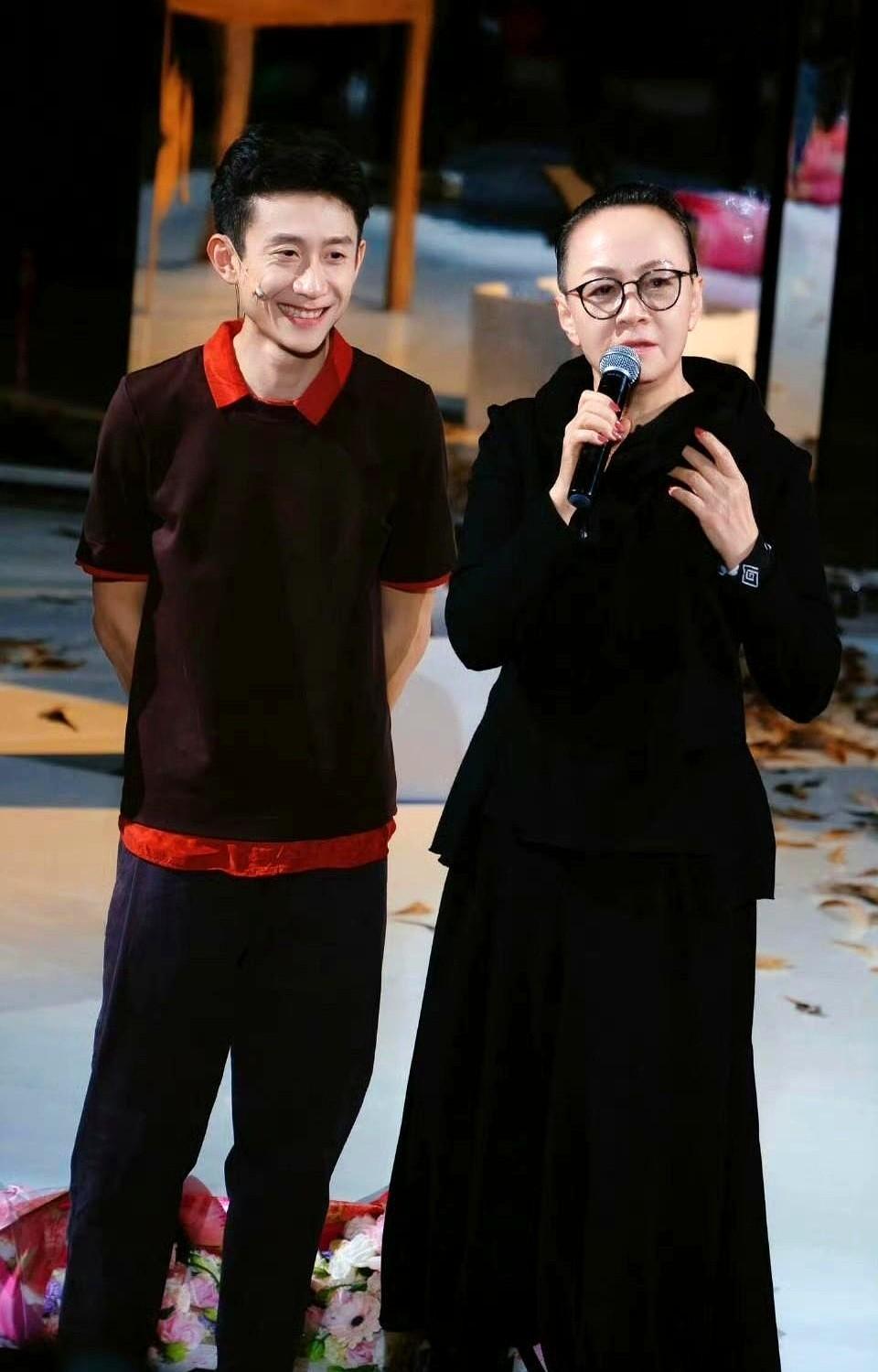 张一山复出演话剧《肖申克的救赎》，一人分饰七个角色，业内都夸他突破大。宋丹丹特意