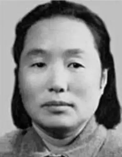 1937年1月，西路军干部吴仲廉在战火中诞下男婴，因行军作战无法携带，经当