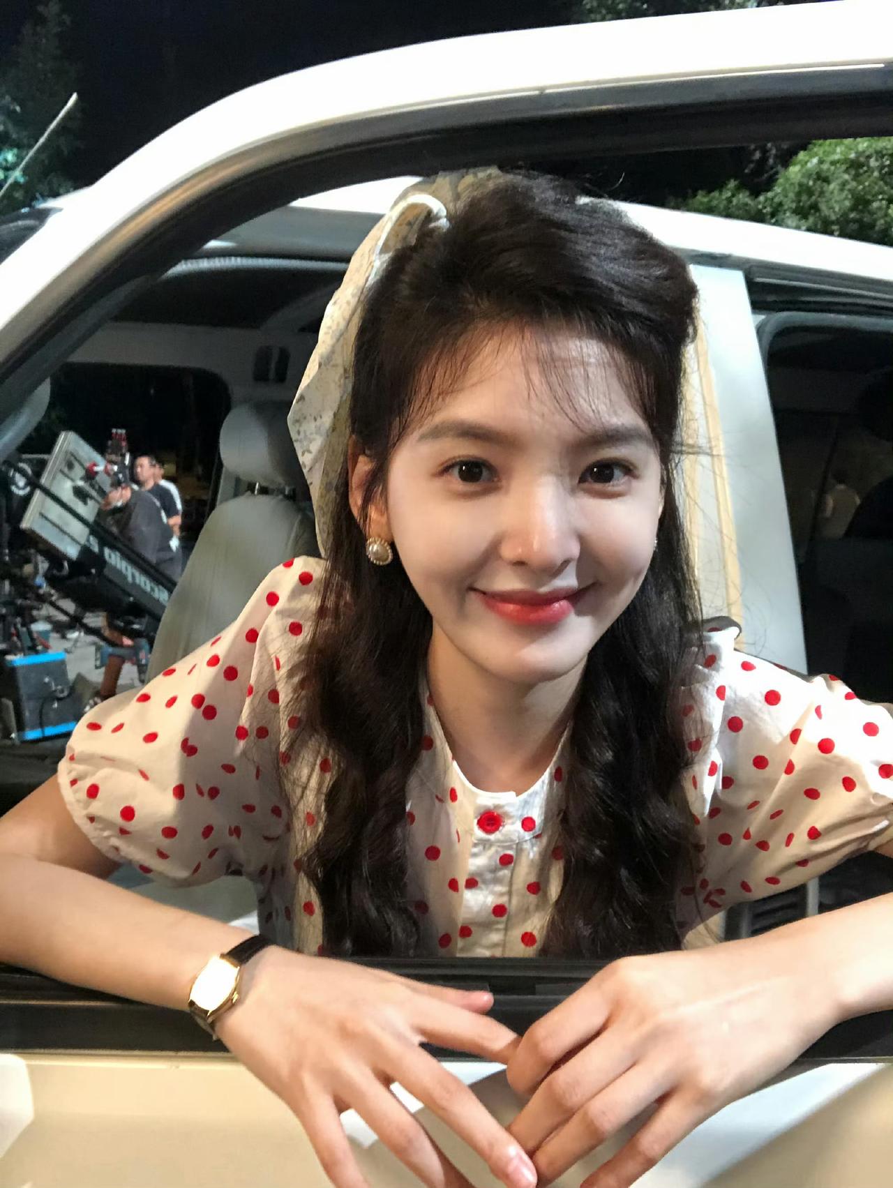 惊了！章若楠和半藏森林相似度高达99%，宛如姐妹，桃花眼搭配纯欲脸，网友纷纷直呼