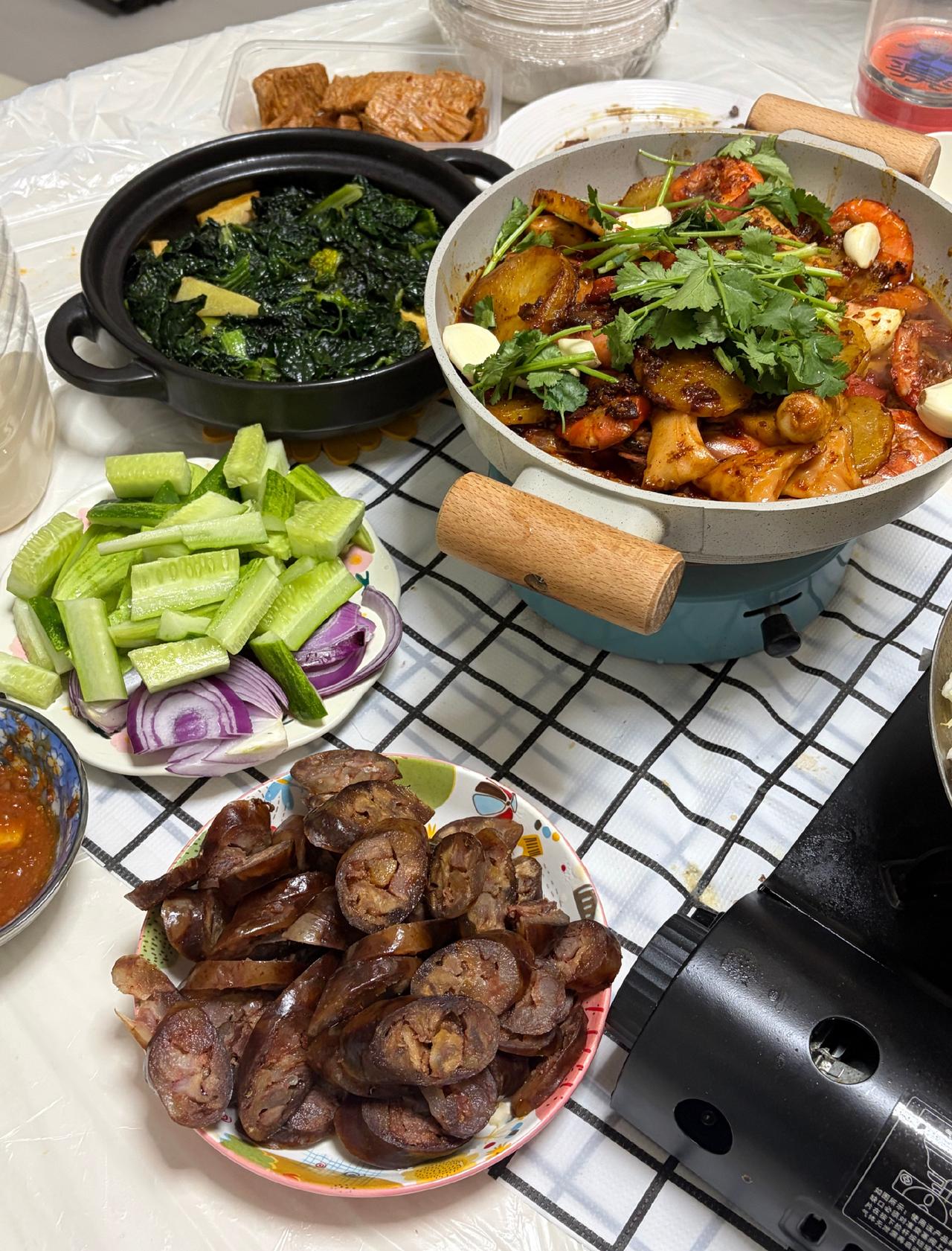 晚上在朋友家聚餐，提前过年啦！四川大学此事迅速引发热议，学术界的公平与正