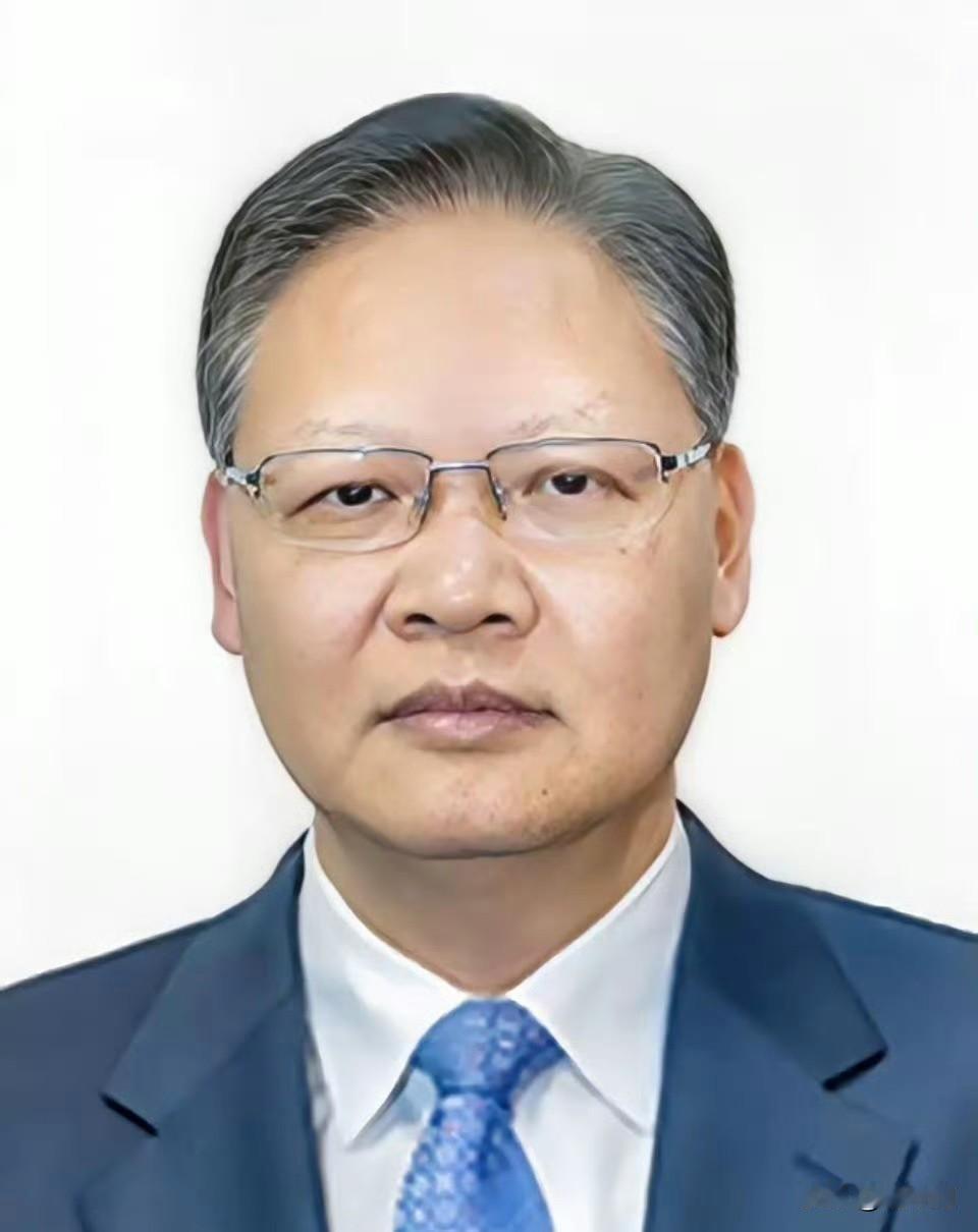 拿着旅游签证入境，转头就躲进窝点搞违法活动——最近多地警方接连端掉这样的团伙，真