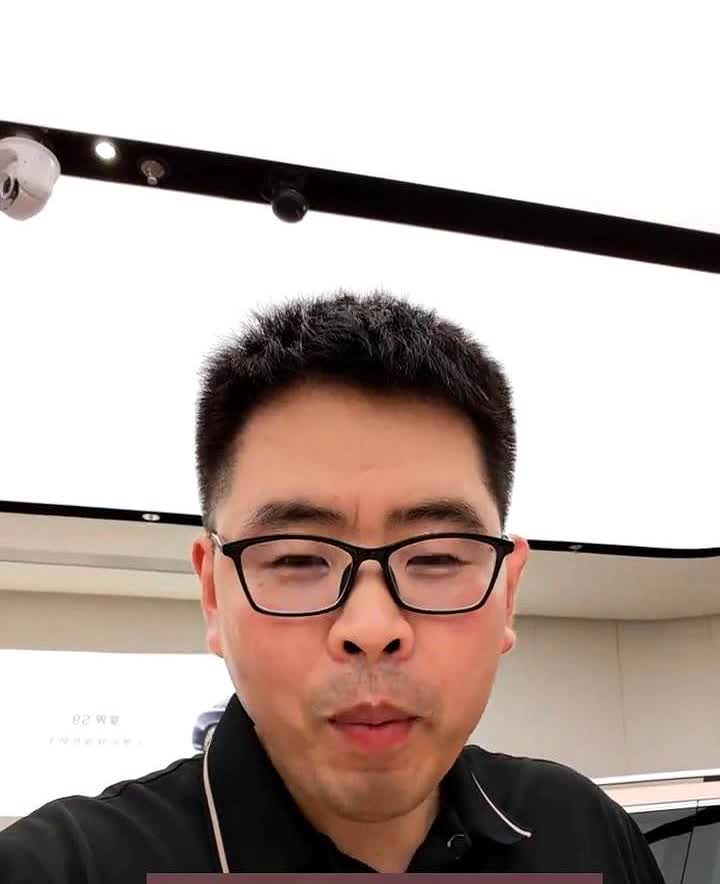 高考结束去买手机的学生好多我刚在华为的店里面预定了一个Pura80Pr
